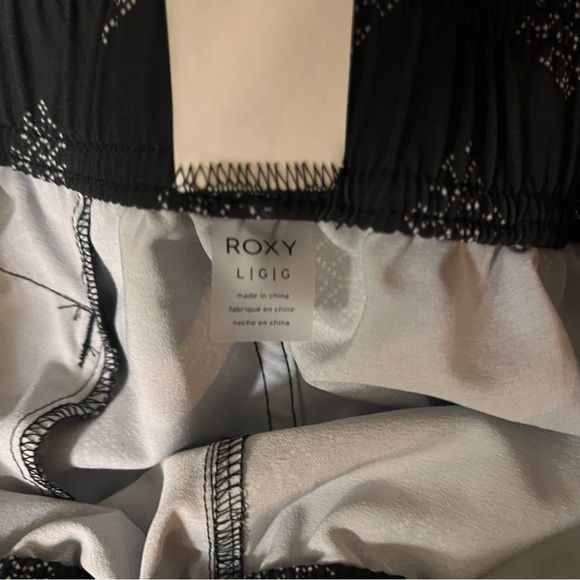 L Roxy active shorts - Picture 4 of 4